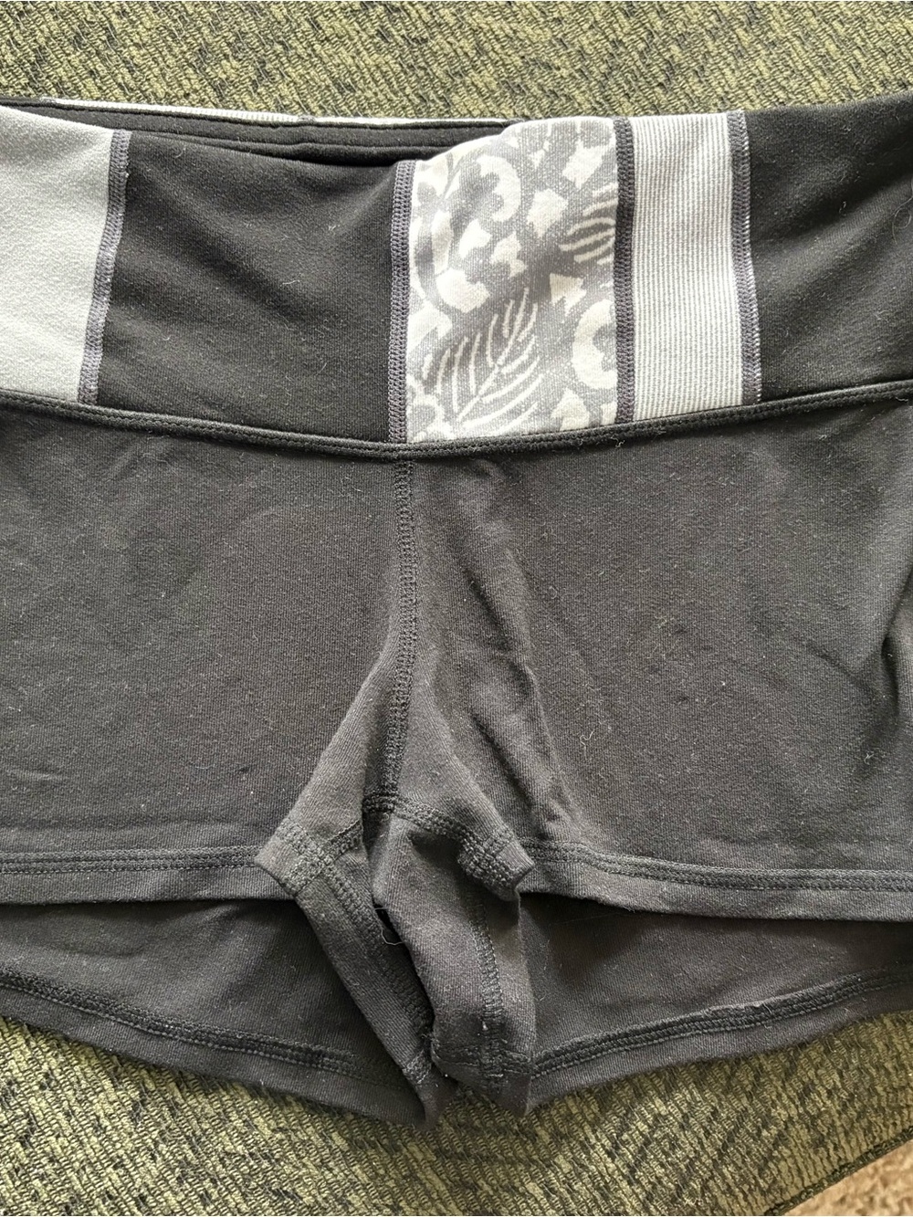 Lululemon Black Women's booty shorts with Gray Patterned Waistband
